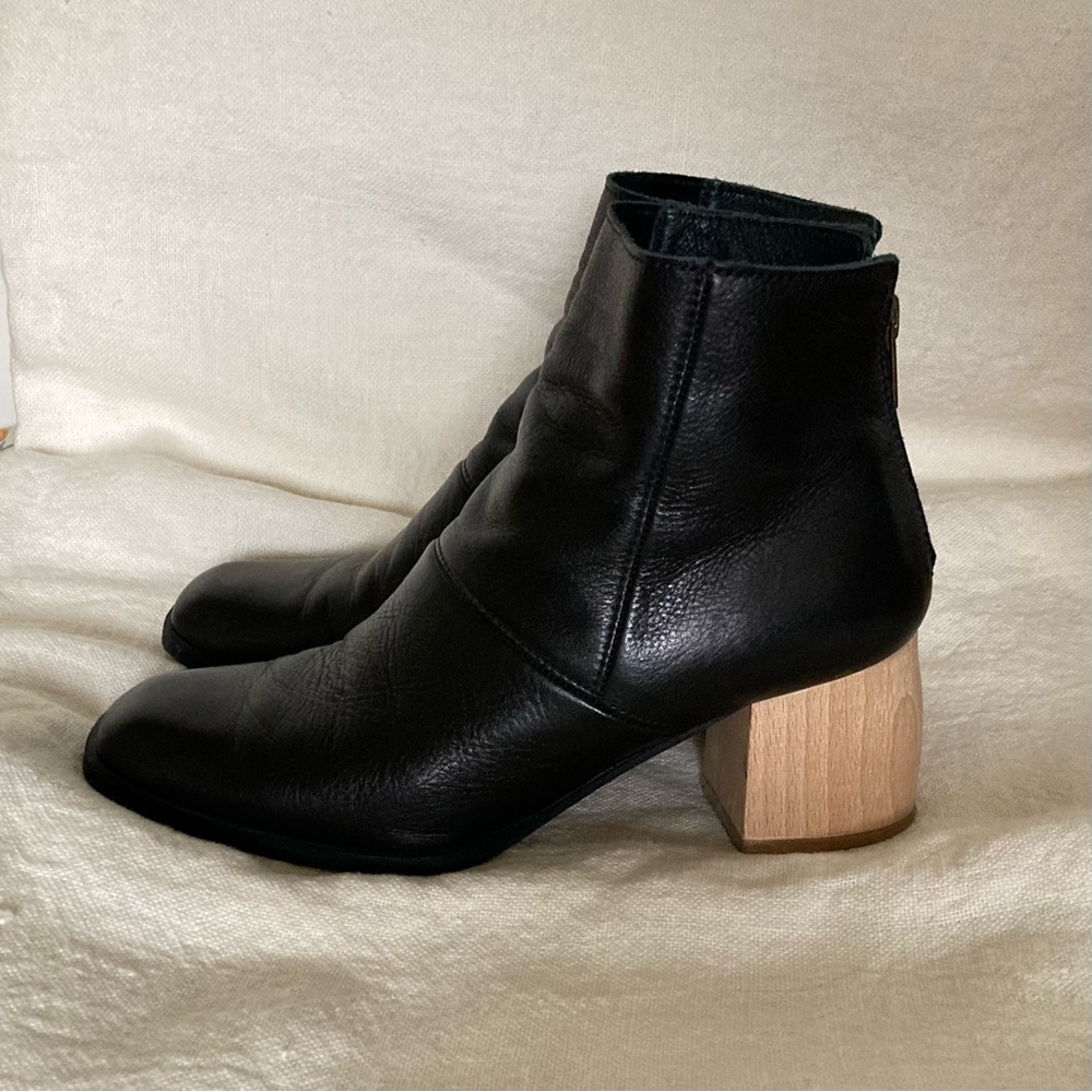 LD Tuttle - The Loop ankle boots